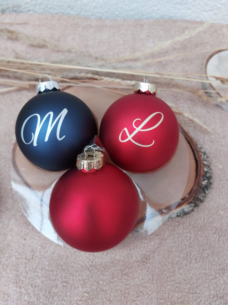 große Weihnachtskugel aus Glas